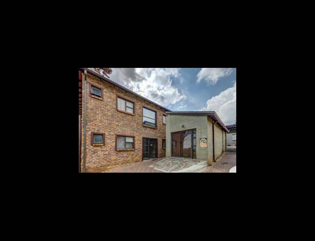 10 BEDROOM HOUSE FOR SALE IN KEMPTON PARK WEST